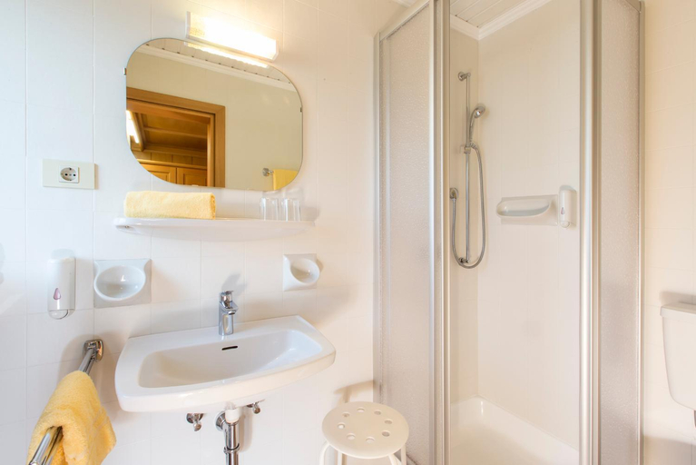 Bathroom 3, Hotel Burgfrieden, Bolzano
