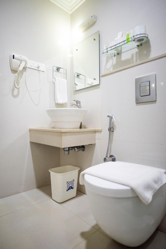 Bathroom 11