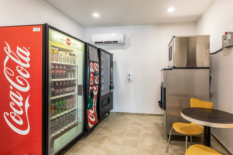 Food & Drinks 5, Motel6 Las Vegas, NV - Motor Speedway, Clark