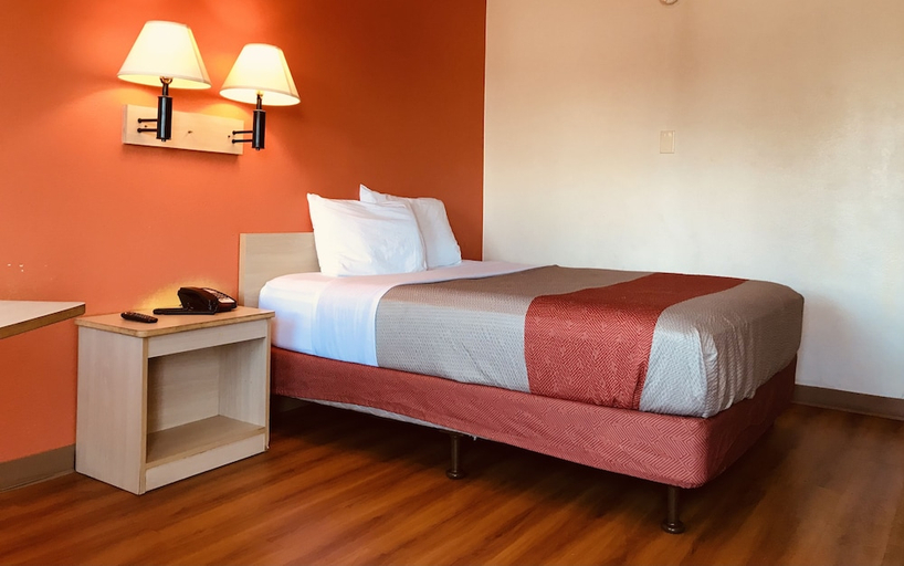 Bedroom 3, Travelodge By Wyndham Madison Heights Mi, Oakland