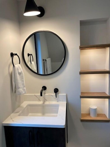 Bathroom 4, A Frame of Mind, Lumpkin