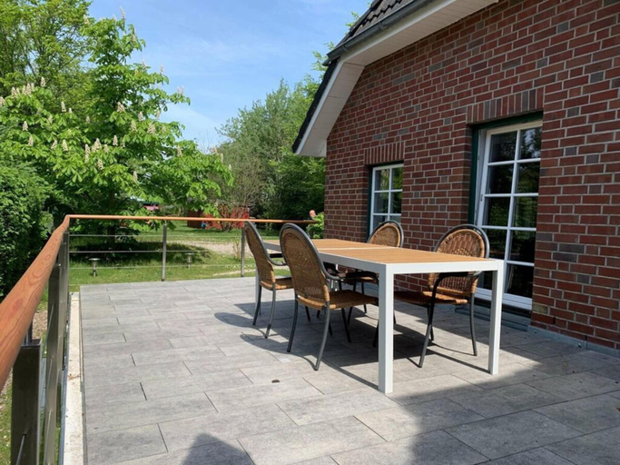 Dining 2, "luv With Shed" in House Smaswai 10, Nordfriesland