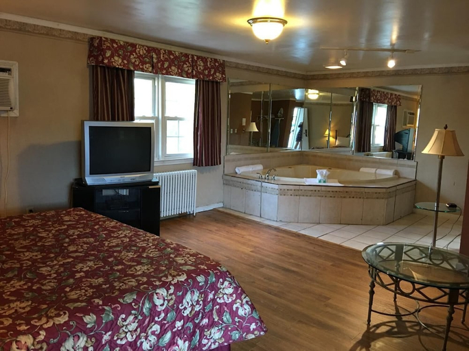 Bedroom 2, Golden Circle Inn, Albany