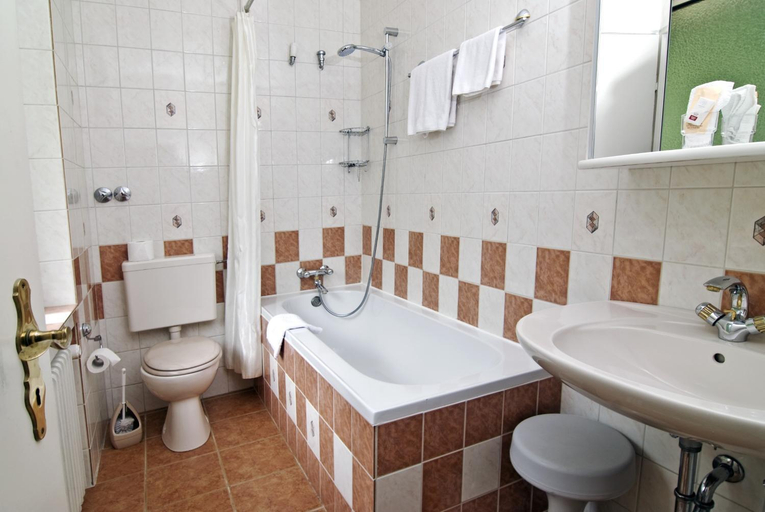 Bathroom 5, Wald-Hotel, Rhein-Sieg-Kreis