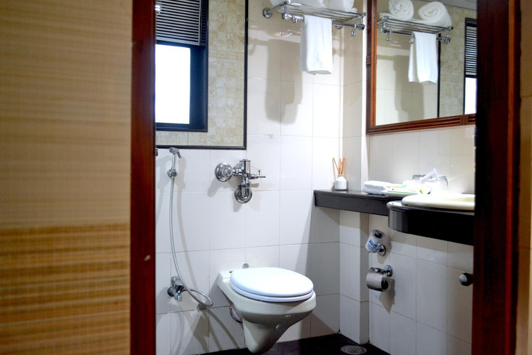 Bathroom 4, Regenta Place The Emerald, Mumbai Suburban