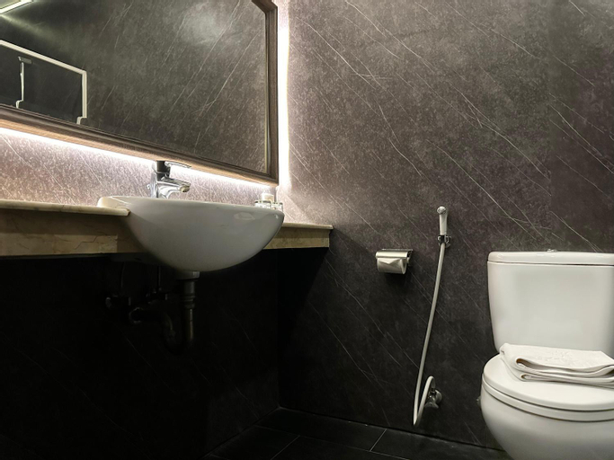 Bathroom 27