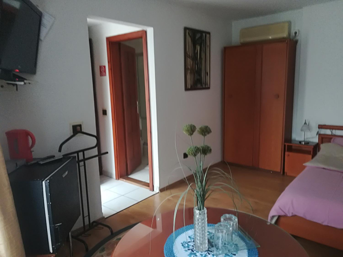 Others 4, Ria Panzio, Esztergom