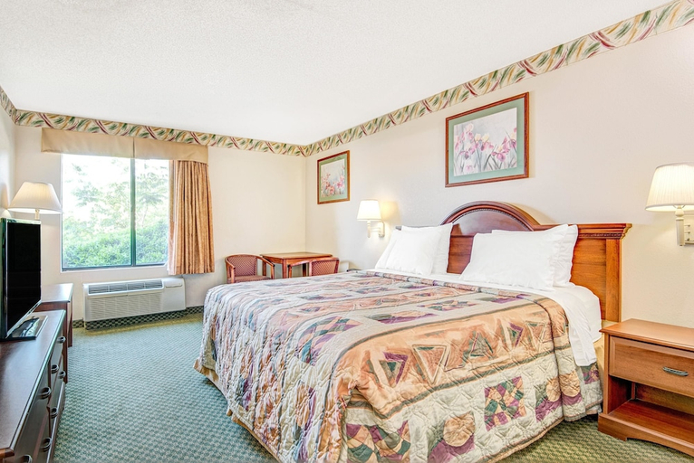 Bedroom 2, Days Inn by Wyndham Louisburg, Franklin