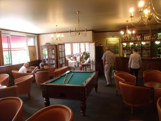 Food & Drinks 3, Family Hotel, Cantal