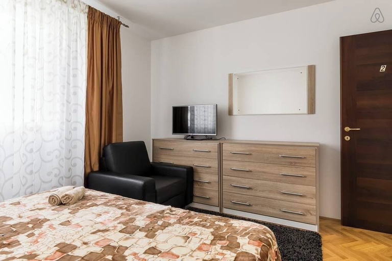 Bedroom 2, Romeo & Julia, Split