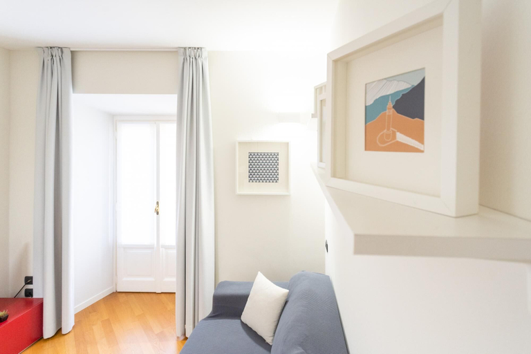 Room 3, White Flat in Como City Center, Como