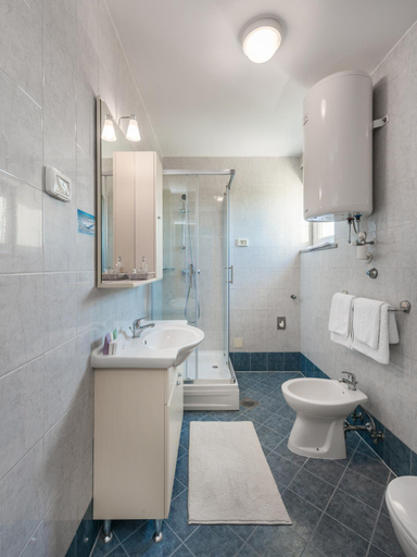 Bathroom 4, Skiper Golf Resort, Umag