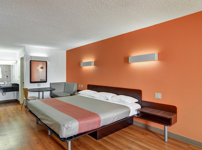 Bedroom 2, Motel6 Lindale, TX, Smith