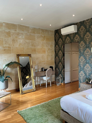 Bedroom 2, Château Camiac, Gironde