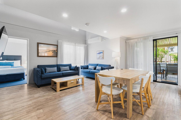Dining Room 10