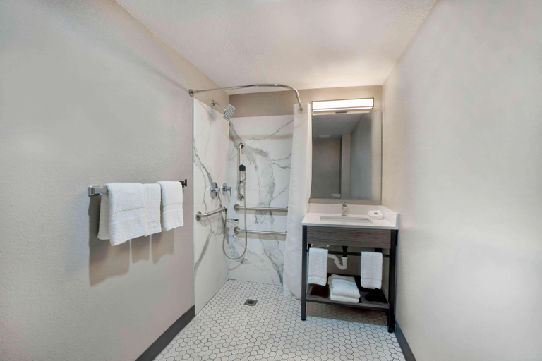 Bathroom 5, Motel 6 Fort Lauderdale, FL, Broward
