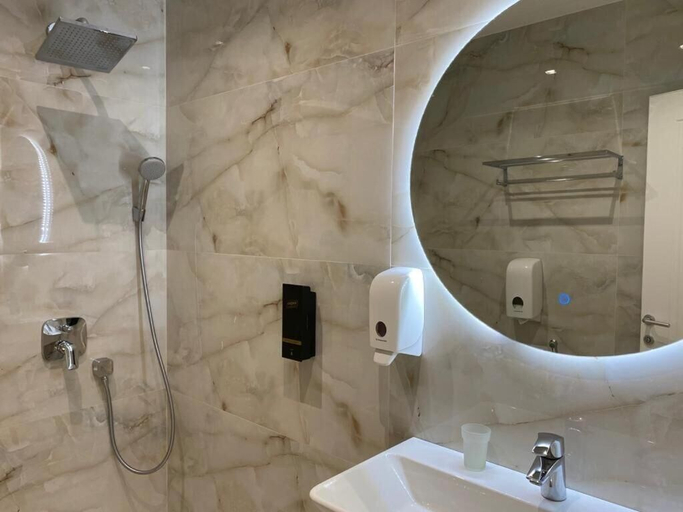 Bathroom 3, Ami Mar Hotel, Sarandës