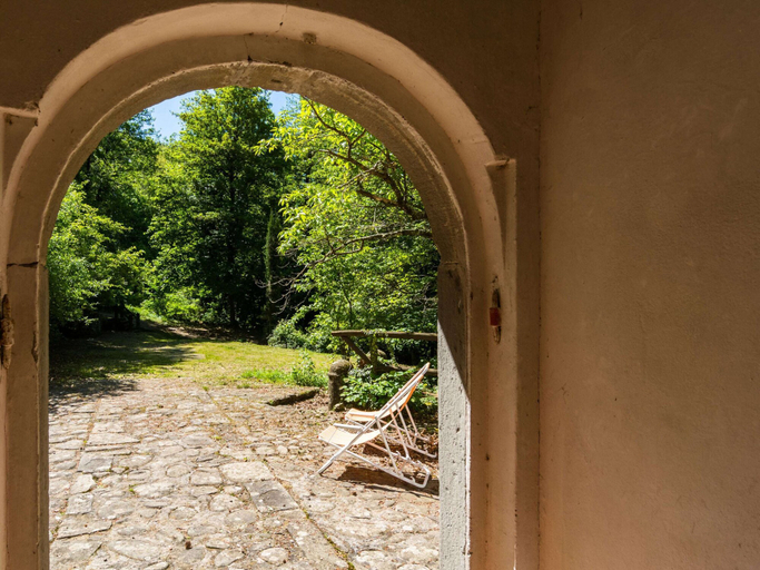Others 4, Holiday Home in Migliorini With Shared Pool, Pistoia