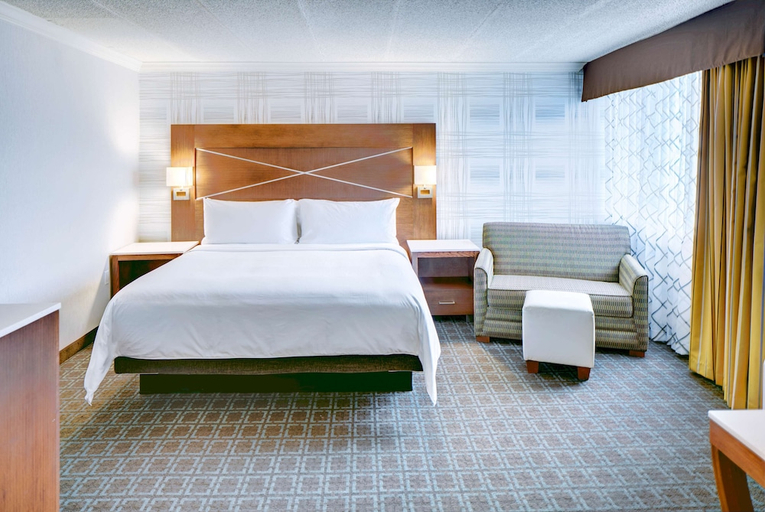 Bedroom 3, DoubleTree by Hilton Madison Downtown, Dane