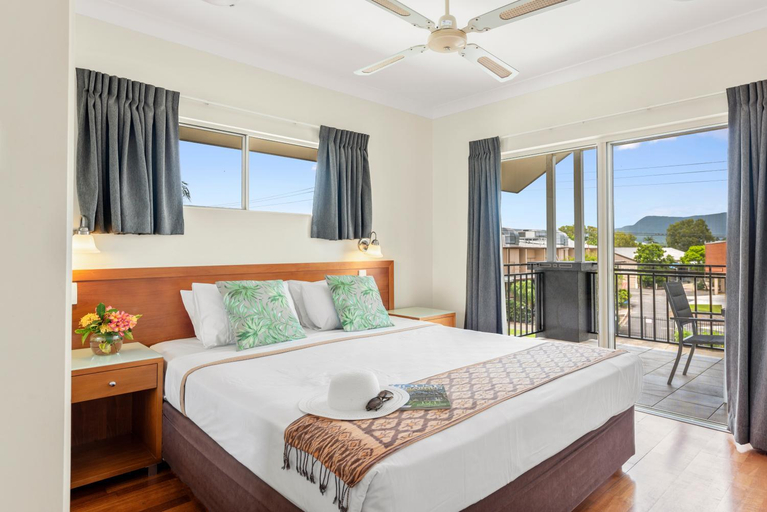 Bedroom 2, Bay Village Tropical Retreat, Cairns