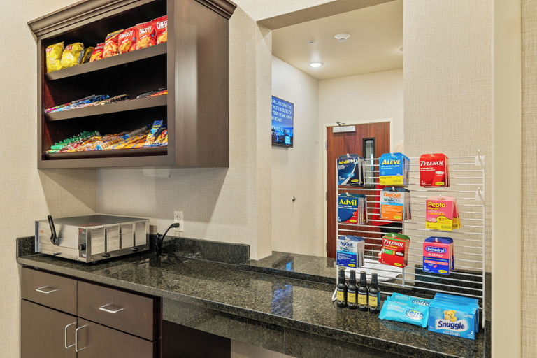 Food & Drinks 5, Cobblestone Hotel & Suites - Alpine, Lincoln