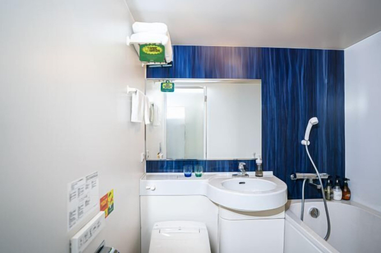 Bathroom 16