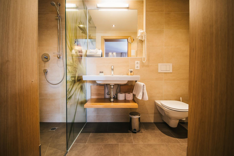 Bathroom 4, Hotel Dr Otto Murr B&B, Landeck