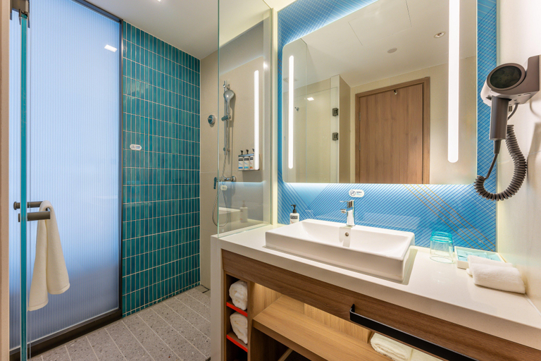 Bathroom 12