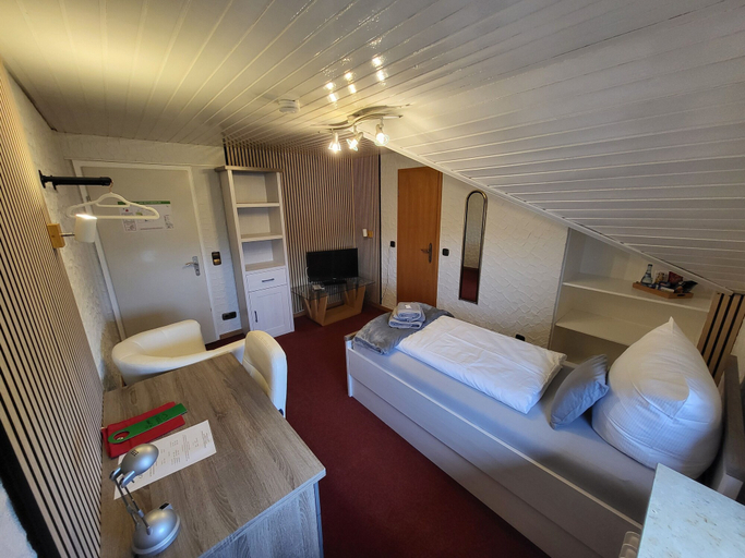 Bedroom 2, Landhotel Schönblick, Calw