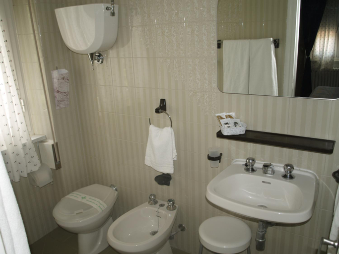 Bathroom 4, Hotel Paradiso, Perugia