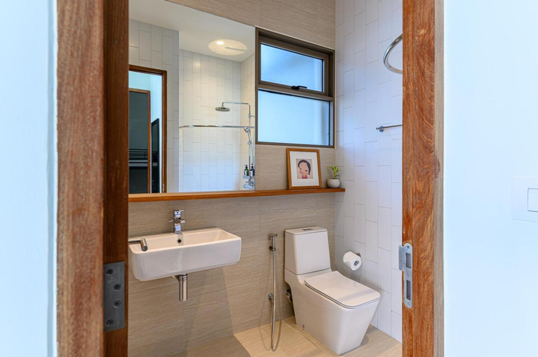 Others 3, APT476, Khlong San