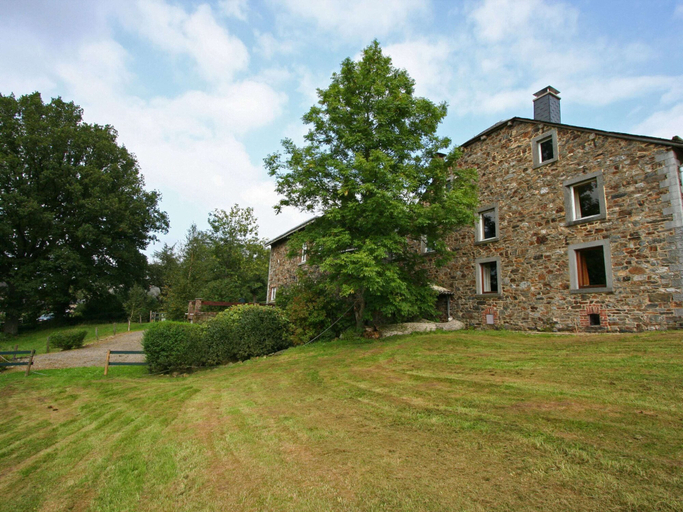 Exterior & Views 2, Historic Hideaway in Exbomont, Liège