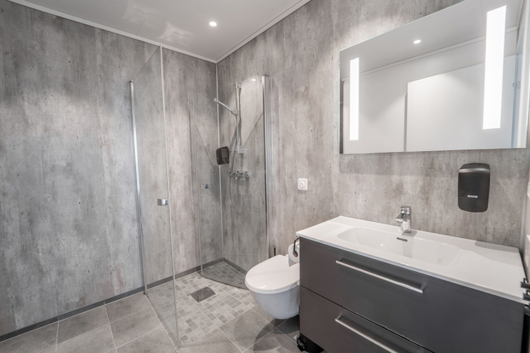 Bathroom, Runde Panorama - Østen Pilot, Herøy