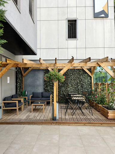 Exterior & Views 7