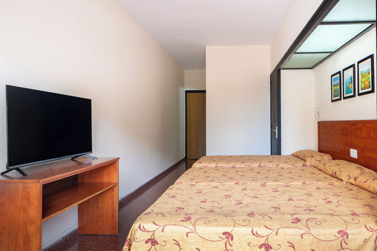 Bedroom 3, htop Palm Beach & SPA, Girona