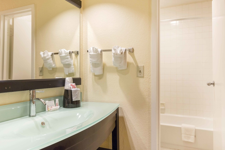 Bathroom 4, Motel 6 Little Rock, AR - Airport, Pulaski