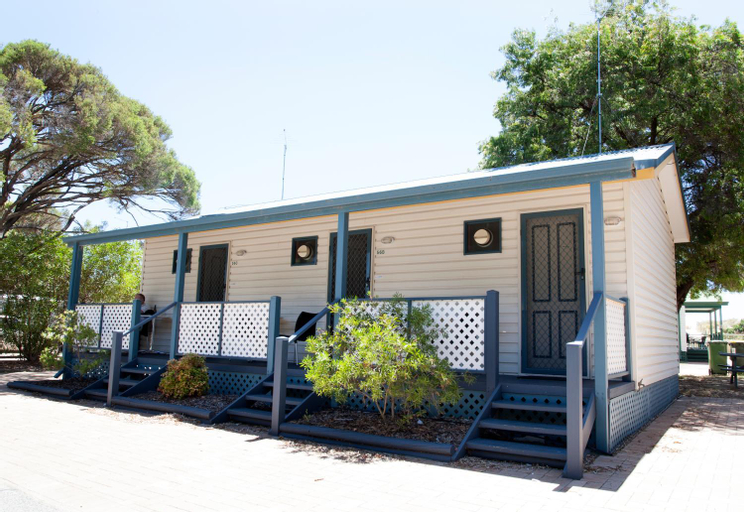 Exterior 1