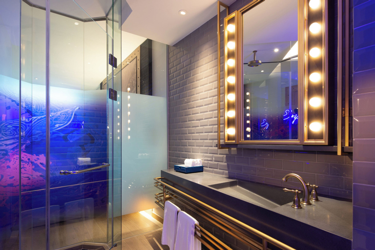 Bathroom 18