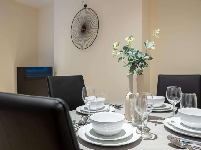 Dining, 3BR Waterfront Apt - 10 min to City Center Ipswich, Suffolk