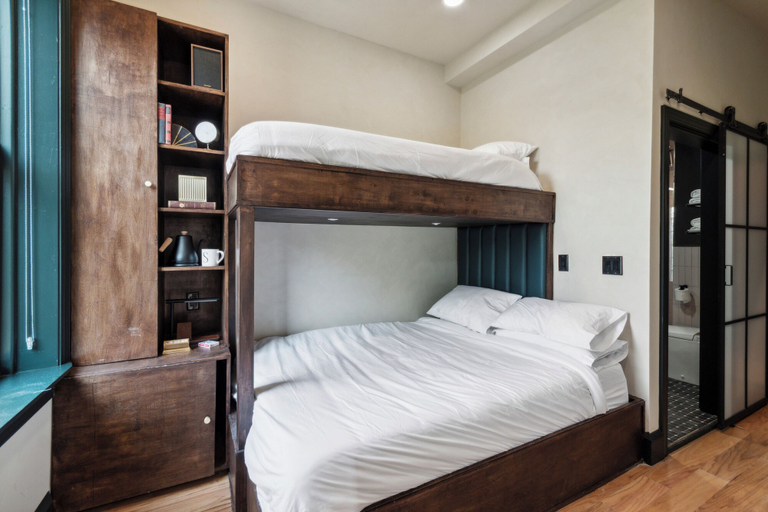 Bedroom 2, Society Hill Hotel, Philadelphia