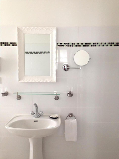 Bathroom 2, Hotel Diderot, Indre-et-Loire