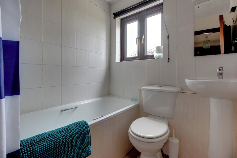 Bathroom 2, Birds Farm, Essex