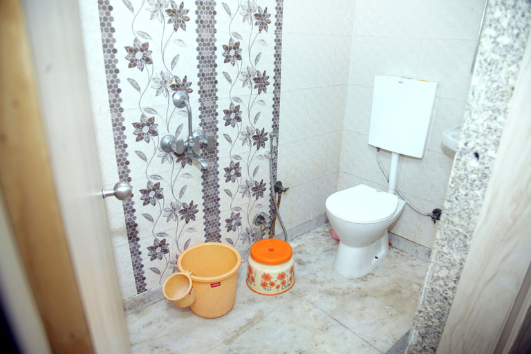 Bathroom 4, Majestic Hotel and Restro, Udaipur