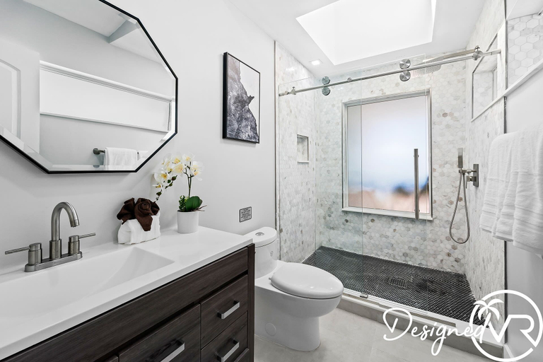 Bathroom 3, Charming 9BR New-build Home w/ Heated Pool & Games, Broward