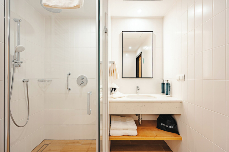 Bathroom 3, Hilton Garden Inn Radom, Radom City