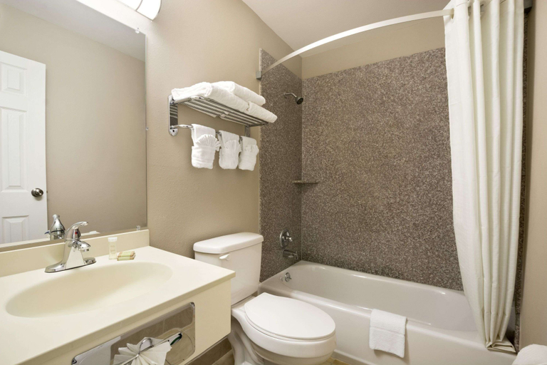 Bathroom 5, Super 8 by Wyndham Ardmore, Carter