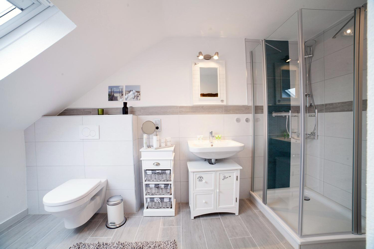 Bathroom 15