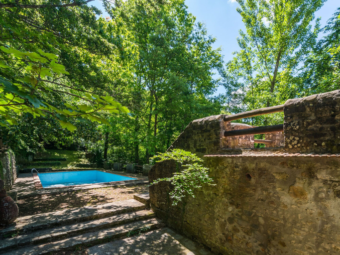 Others 5, Holiday Home in Migliorini With Shared Pool, Pistoia