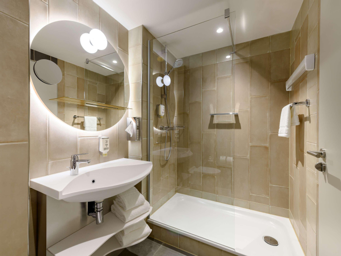 Bathroom 10