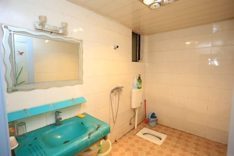 Bathroom, Xiaowo Hostel, Chongqing